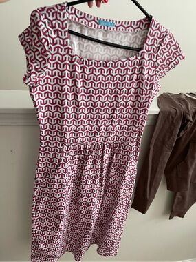 J. McLaughlin Pink and White Geo Cap Sleeve Midi Dress